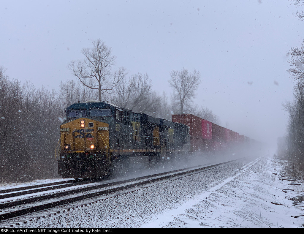 CSX 5221 on I169